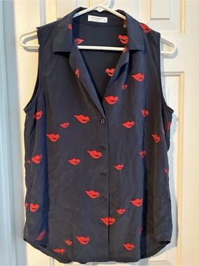 Equipment Navy Sleeveless Button-Down Top with Red Lip Print